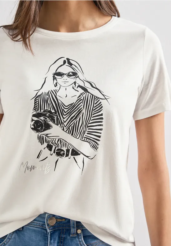 Weißes T-Shirt mit schwarzem Print: eine gesichtslose Frau hält eine Kamera.
