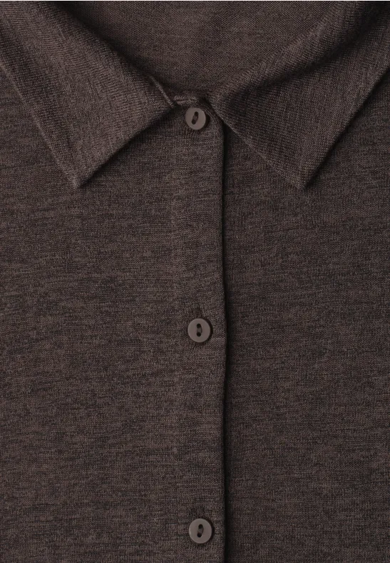 Haut en maille marron avec patte de boutonnage et col polo
