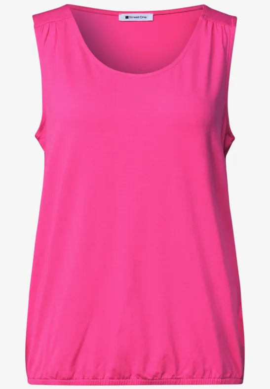 Un top sans manches rose vif avec encolure ronde.
