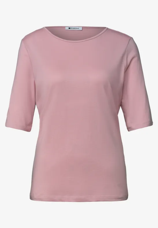Effen lichtroze dames T-shirt met halflange mouwen en ronde hals.