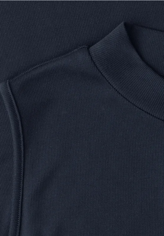 Ärmelloses marineblaues Top aus feinem Strick mit hohem Kragen