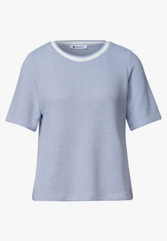 Lichtblauw, eenvoudig T-shirt met korte mouwen en ronde hals