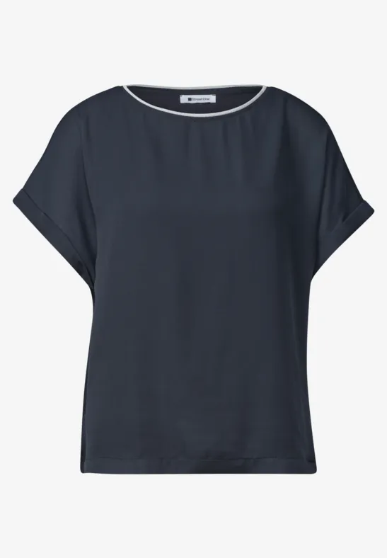Schlichtes, dunkelblaues Damen-T-Shirt mit überschnittenen Ärmeln und Rundhalsausschnitt.