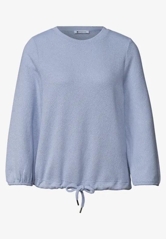 Hellblauer Langarm-Pullover mit Rundhalsausschnitt und Kordelzug am Saum.