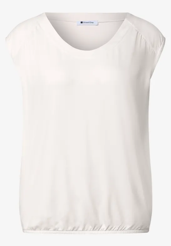 Ärmelloses weißes Shirt mit Rundhalsausschnitt und elastischem Saum, locker fallend.