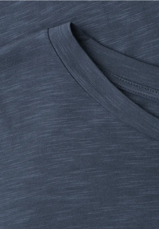 Dunkelblaues T-Shirt mit feinem Melange-Effekt und Rundhalsausschnitt.
