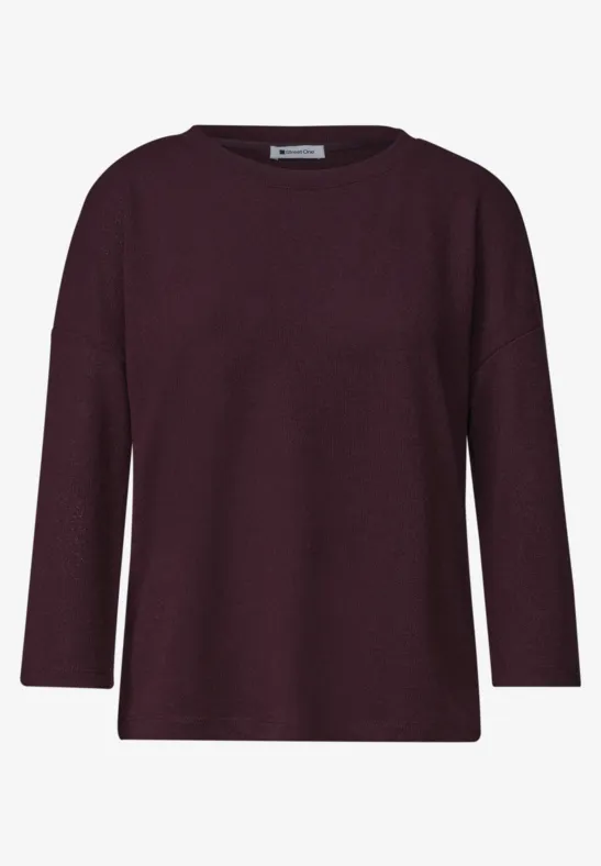 Lässiges T-Shirt in dunklem Beerenton, 3/4-Ärmel, locker geschnitten.
