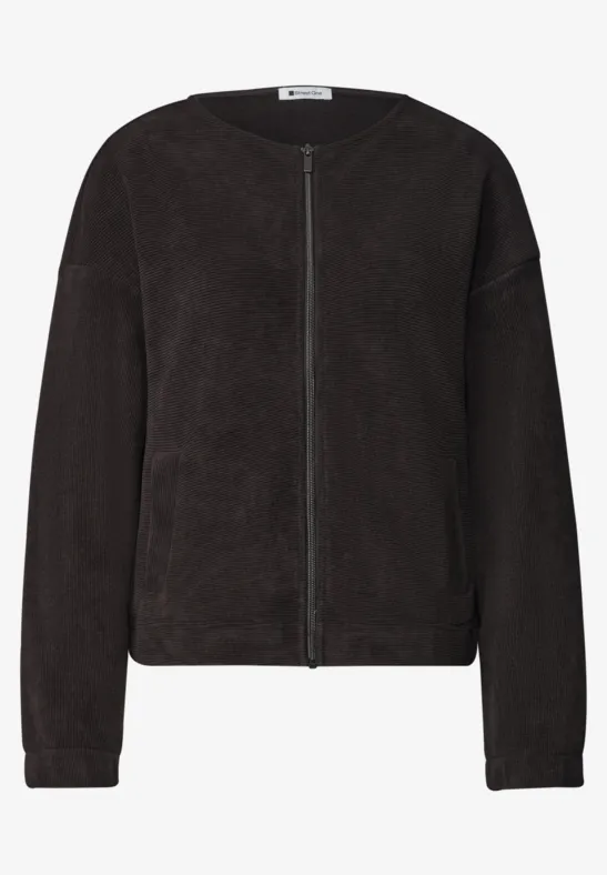Schwarze Fleece-Jacke mit durchgehendem Reißverschluss und schlichtem Design.