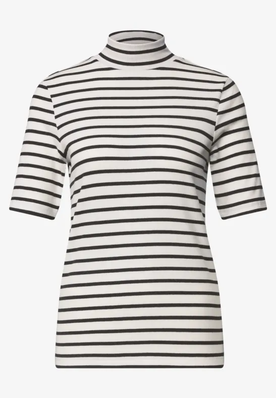 Weiß-schwarz gestreiftes Damen-Shirt mit halblangen Ärmeln und Rollkragen.