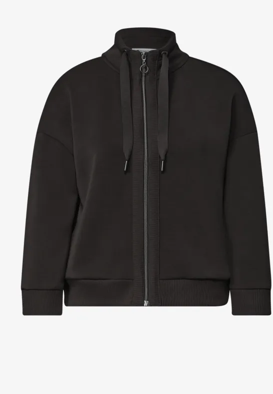 Schlichte schwarze zip-up Jacke mit hohem Kragen und Kordelzug, lange Ärmel, gerader Schnitt.