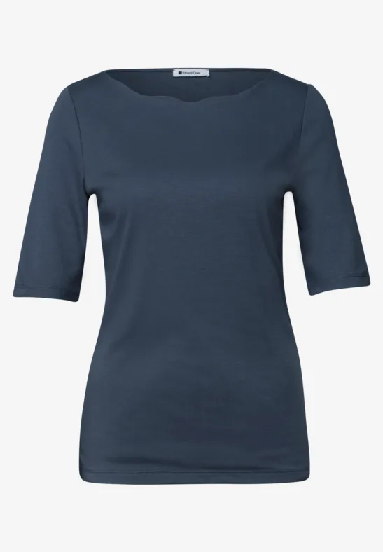 T-shirt bleu marine à manches mi-longues, design épuré.