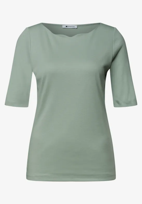 Schlichtes mintgrünes Damen-T-Shirt mit halblangen Ärmeln und Rundhalsausschnitt.