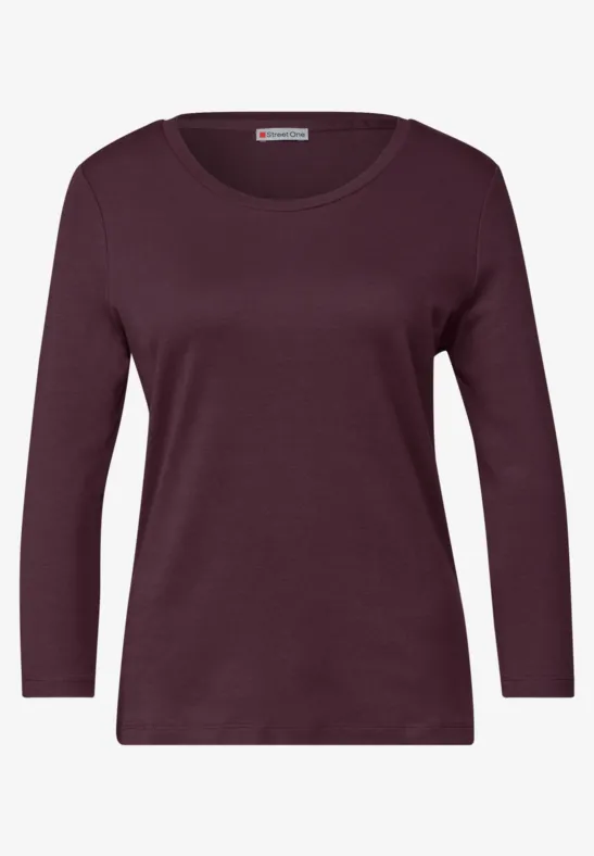 Dunkelrotes, schlichtes Damen-Shirt mit 3/4-Ärmeln und Rundhalsausschnitt.