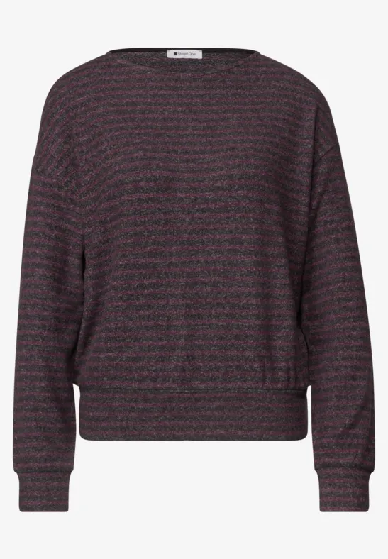 Grau-violetter Pullover mit feinen Querstreifen, weitem Schnitt und lässig fallenden Schultern