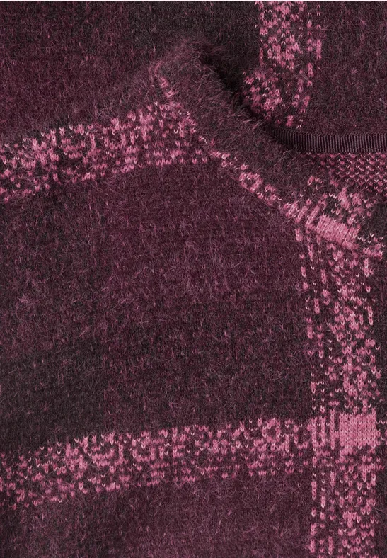 Nahaufnahme eines dunkelvioletten Stoffes mit rosa Karomuster.