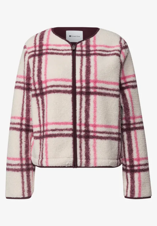 Zachte teddyjas crème met roze en bordeaux ruitpatroon en voorrits.