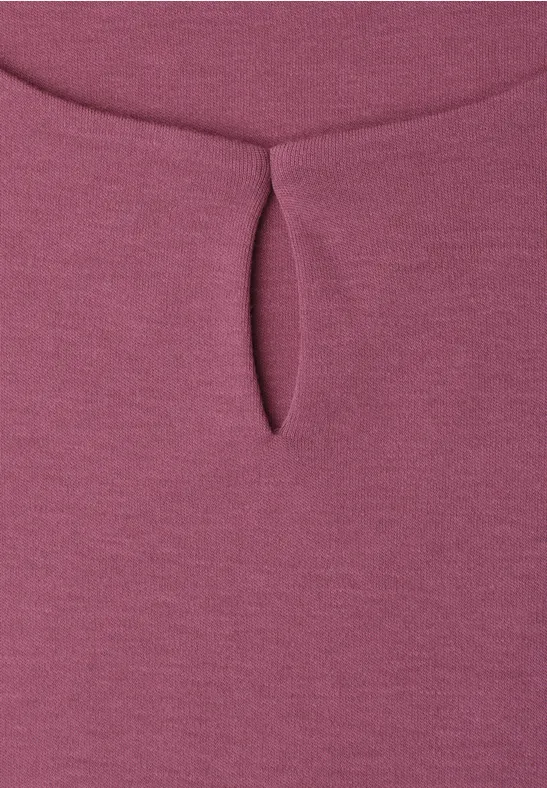 Mauve jerseystof met een druppelvormige uitsnijding in het midden