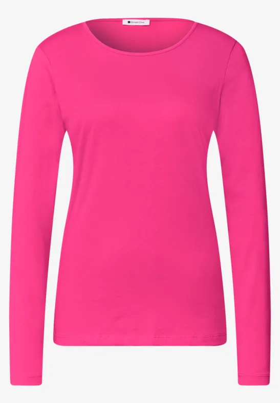 Ein schlichtes, langärmliges Oberteil in kräftigem Pink mit Rundhalsausschnitt.