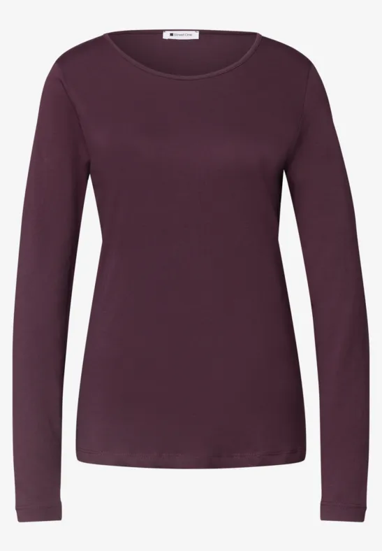 Dames longsleeve shirt in diep wijnrood met ronde hals op witte achtergrond.