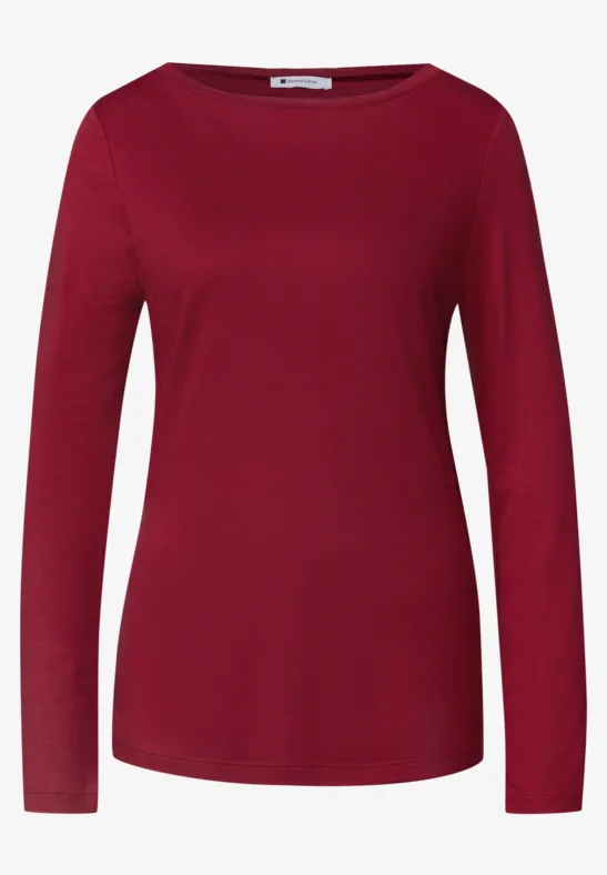 Haut féminin rouge à manches longues et encolure ronde.