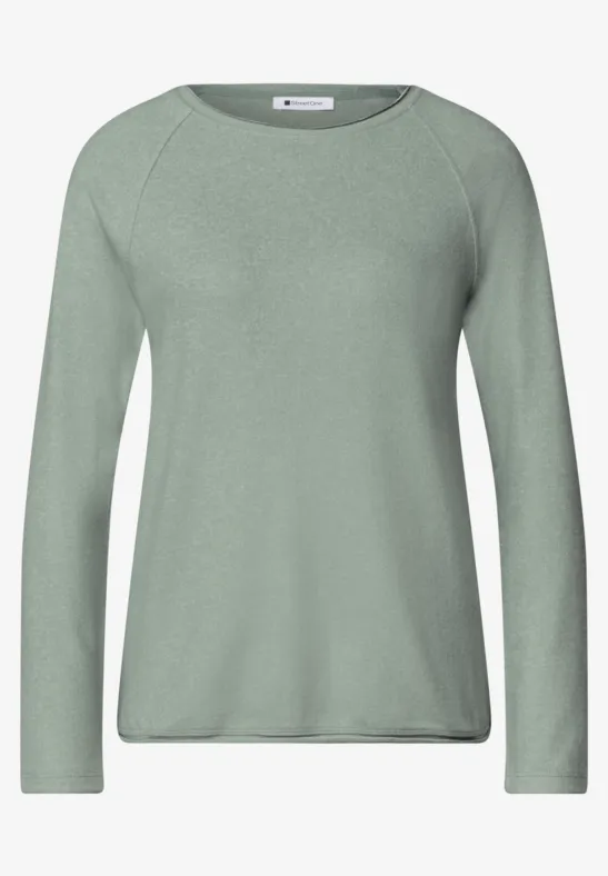 Ein grüner, langärmeliger Damenpullover mit Rundhalsausschnitt.