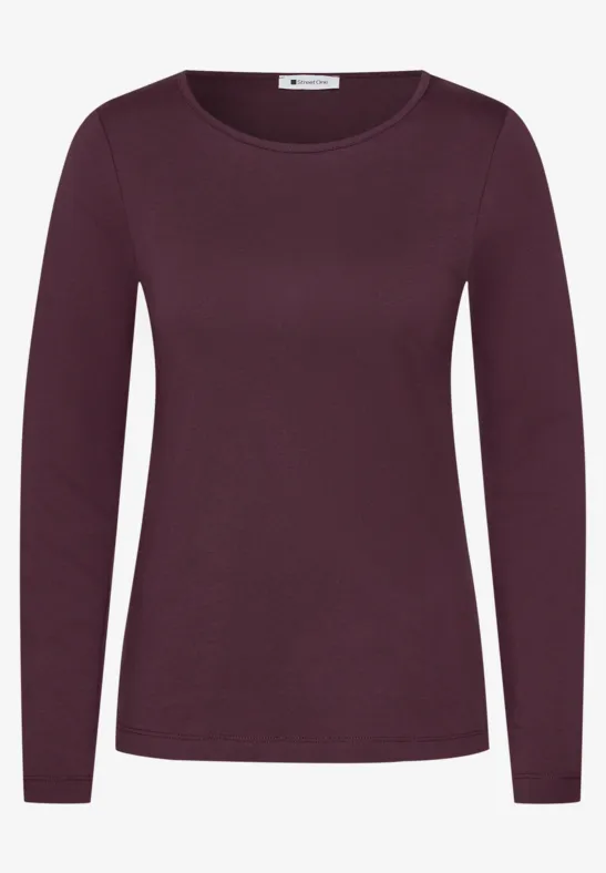 Ein schlichtes, dunkellila Damen-Langarmshirt mit Rundhalsausschnitt.