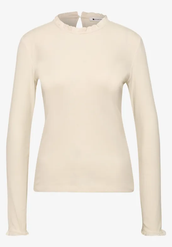 Beige shirt met lange mouwen, ronde hals en smalle pasvorm.