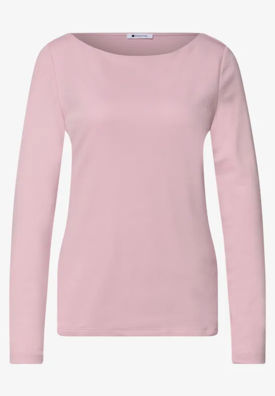Schlichtes, hellrosa Damen-Langarmshirt mit weitem Rundhalsausschnitt.