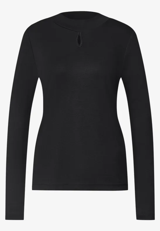 Zwart dames top met lange mouwen, ronde hals en subtiele opening, nauwsluitende en moderne pasvorm.