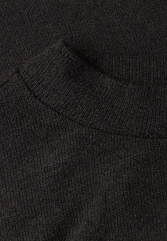 Schwarz-grauer Strickpullover mit Rollkragen, enge Maschen, weicher Stoff