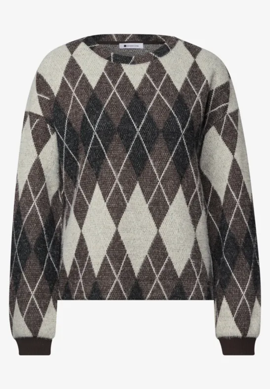 Pull en tricot marron et blanc à motif losange, col rond et manches longues.