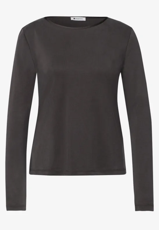 Ein schlichtes schwarzes Langarmshirt mit rundem Ausschnitt.