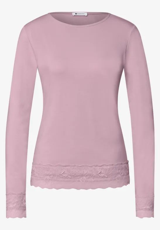 Roze longsleeve met kanten afwerking aan zoom en mouwen.