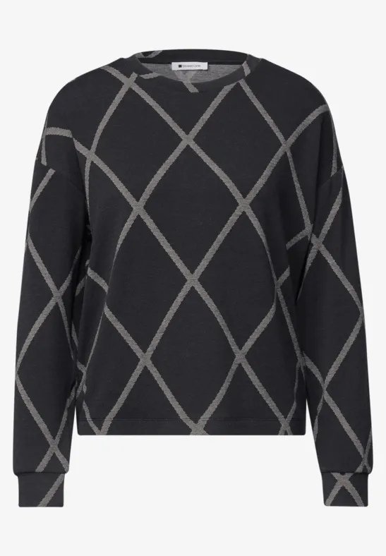 Pull noir à manches longues avec un motif losange gris clair et coupe décontractée.