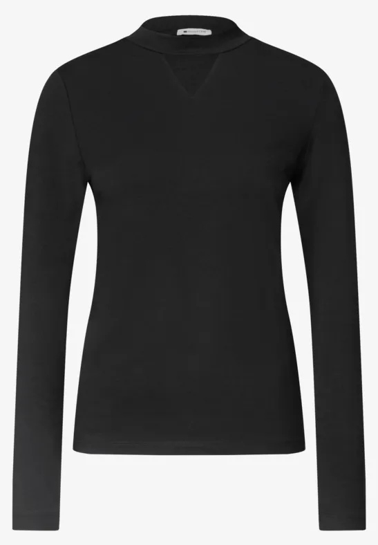 Schlichtes schwarzes Langarmshirt mit Rundhalsausschnitt.