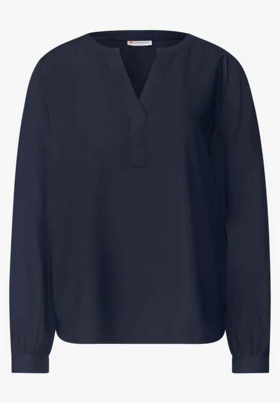 Schlichte dunkelblaue Bluse mit V-Ausschnitt und langen Ärmeln.