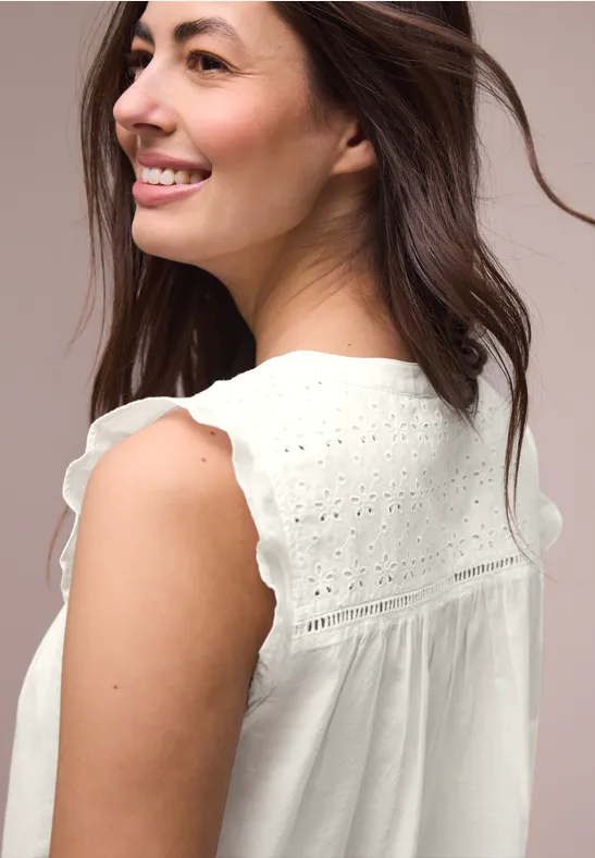 Blousetop met gespleten hals en shiffley-details off white