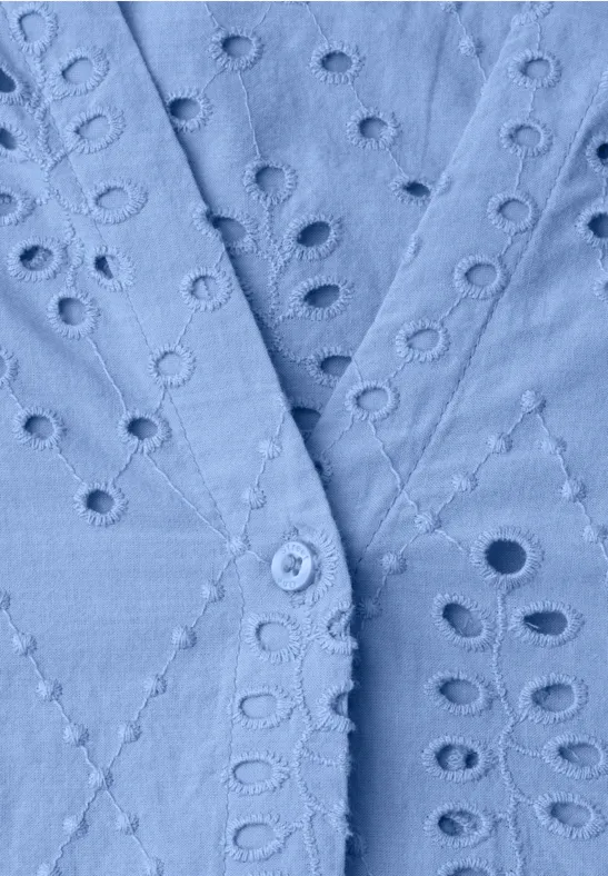 Bluzka z dekoltem typu split neck i haftem typu Schiffli drift blue