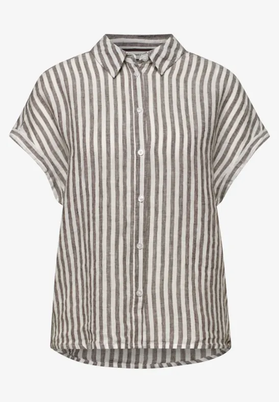 Chemise en lin à rayures grises et blanches, manches courtes, col et patte de boutonnage.