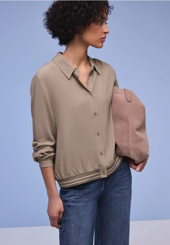 Bluzka koszulowa z detalami w stylu college light terra mocha