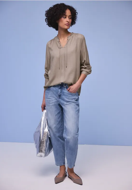 Bluzka koszulowa z falbanką light terra mocha mel.