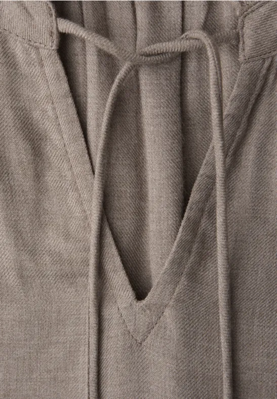 Bluzka koszulowa z falbanką light terra mocha mel.