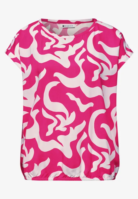 Locker geschnittenes T-Shirt mit pink-weißem abstraktem Muster.