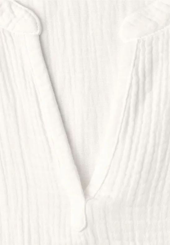 Wit wafelgebreid bovenstuk met V-hals