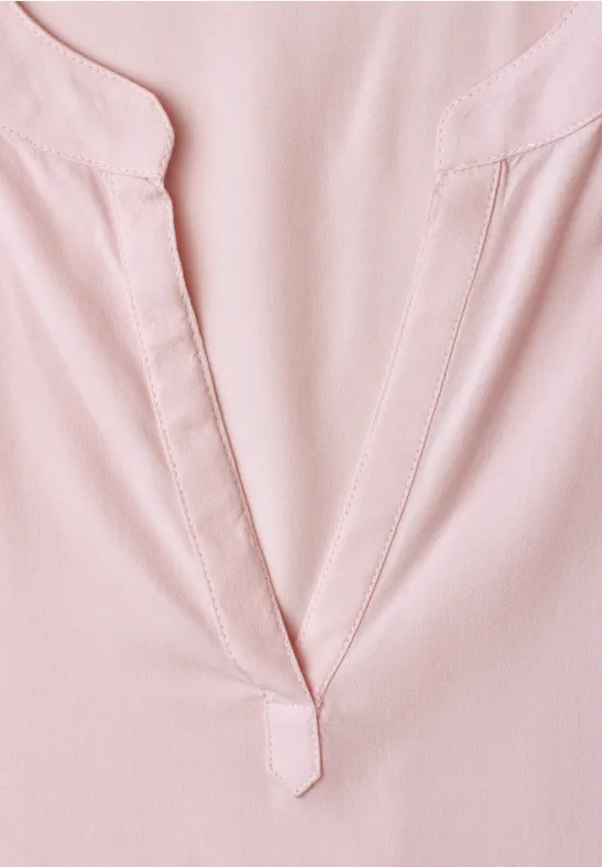 Hellrosa Bluse mit V-Ausschnitt und kleinem Schlitz