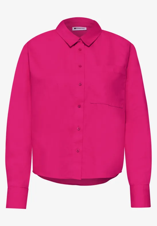 Leuchtend pinke Bluse mit Knopfleiste, Brusttasche und klassischem Kragen.
