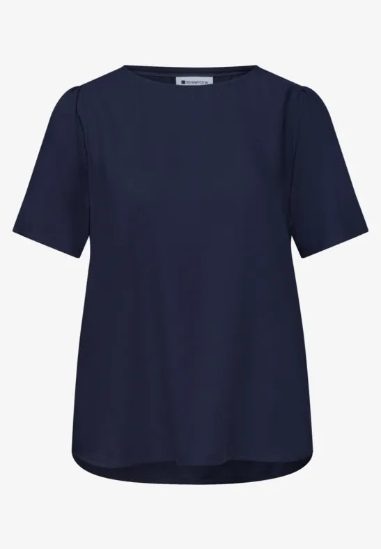 Effen donkerblauwe blouse met korte mouwen en een ronde hals.