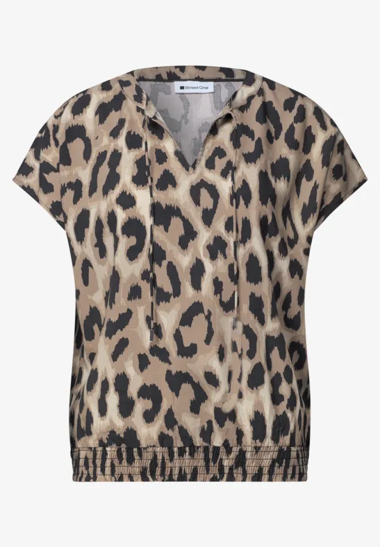 Leichter Damen-T-Shirt mit Leopardenmuster, V-Ausschnitt und elastischem Saum.