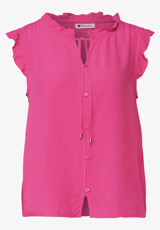 Ärmellose Damenbluse aus fließendem Stoff in leuchtendem Pink mit Rüschenkragen und Kordelzug am Ausschnitt.