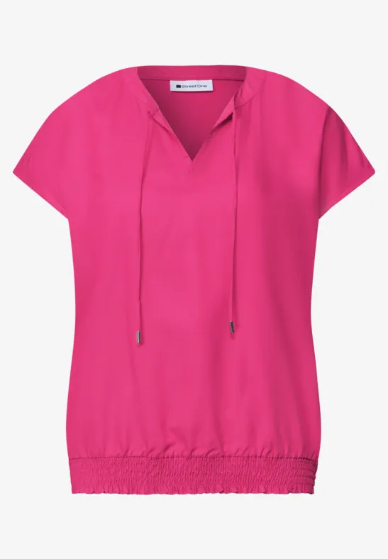 Rosa Bluse mit kurzen Ärmeln, V-Ausschnitt mit Kordelzug und elastischem Saum.